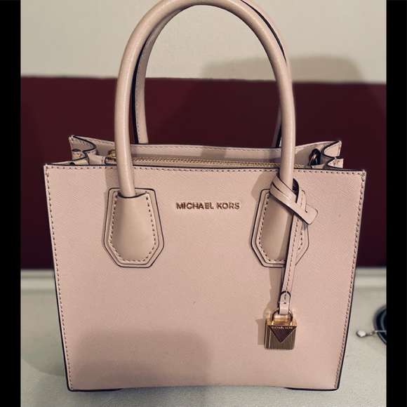 MICHAEL KORS Women's Mercer Messenger Crossbody - Picture 1 of 16